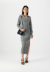 Elisabetta Franchi WOMAN'S DRESS - Φόρεμα-πουλόβερ - nero/burro