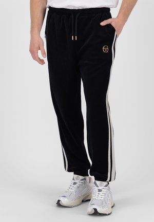 Zwarte velour joggers met witte zijstrepen, elastische tailleband, trekkoordsluiting en een goudkleurig logo-detail op de heup.