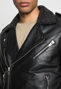 Deadwood RIVER - Casaco de couro - black