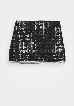 Jupe mini noire pailletée avec des accents métalliques à l'ourlet, de forme rectangulaire, surface texturée de sequins dans un motif en grille.