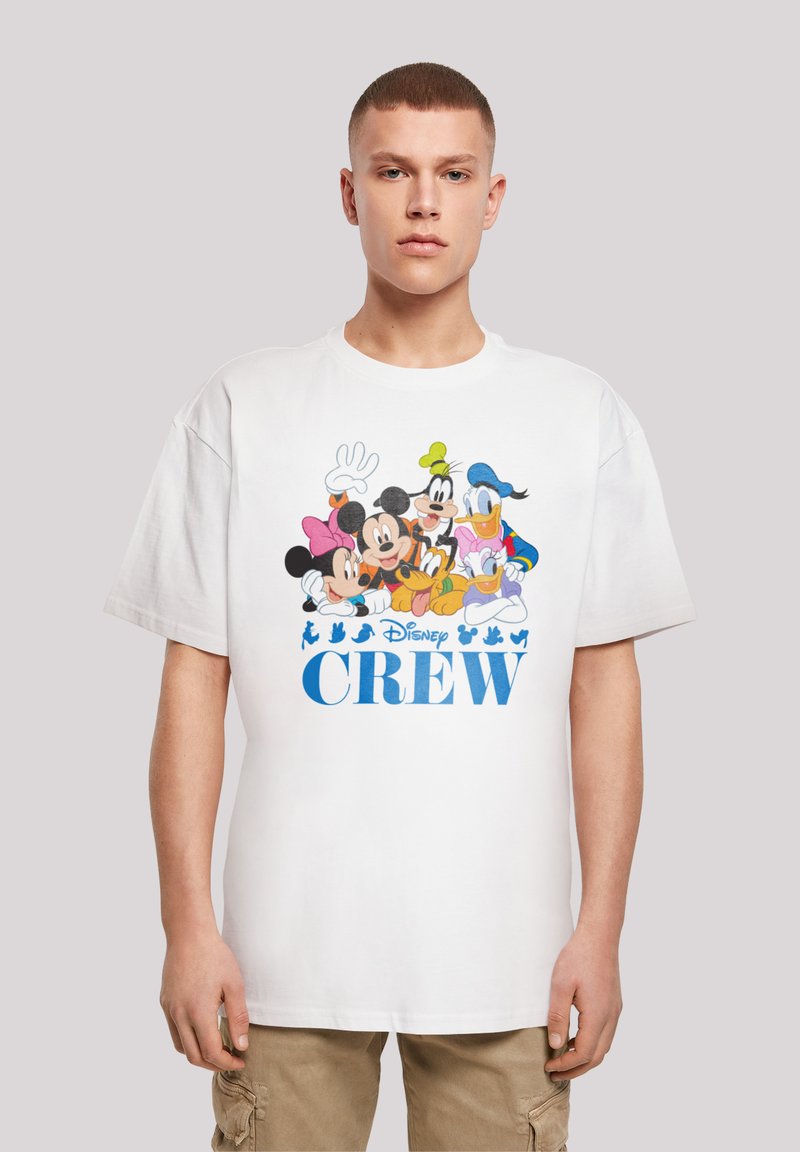 Hvit bomull t-skjorte med tegneserieillustrasjoner av Disney-figurer og teksten "Disney CREW" i blått, korte ermer og en avslappet passform.