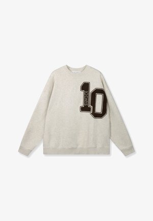 Sudadera gris claro hecha de tela suave, con un gran "10" marrón y el logo "10 DAYS" en el frente, con puños y dobladillo acanalados.