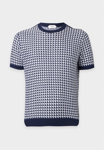 Haut en maille manches courtes bleu marine et blanc avec motif triangulaire géométrique, col rond, poignets et ourlet côtelés.