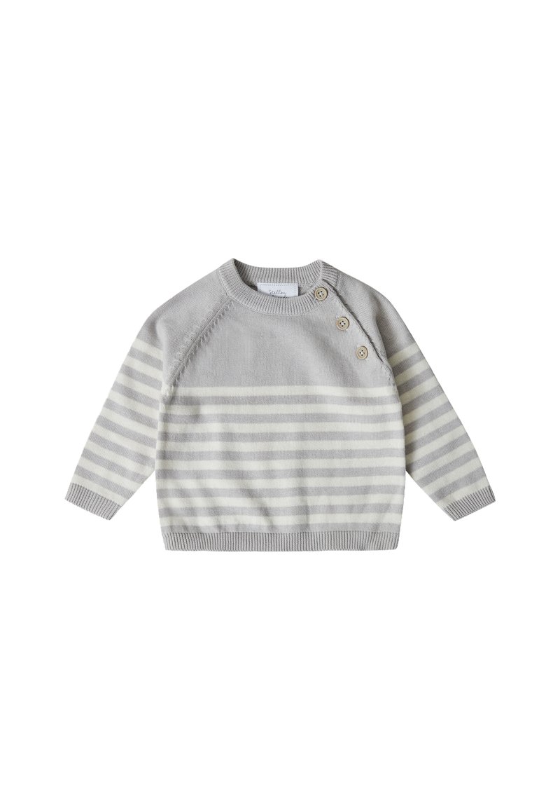 Grau gestreifter Pullover mit rundem Halsausschnitt, langen Ärmeln und drei dekorativen Knöpfen an der Schulter. Weiche Stricktextur.