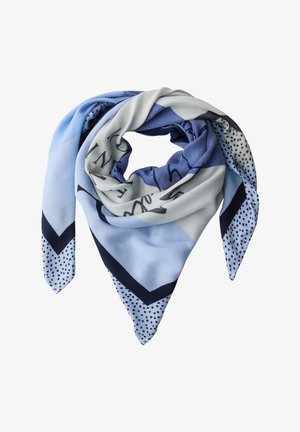 Blauwe en lichtgrijze zijden sjaal met zwarte letters en een donkere rand met stippen, losjes gevouwen in een driehoekige vorm.
