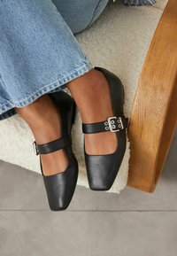 Next EYELET MARY JANE - Ballerine con cinturino - black