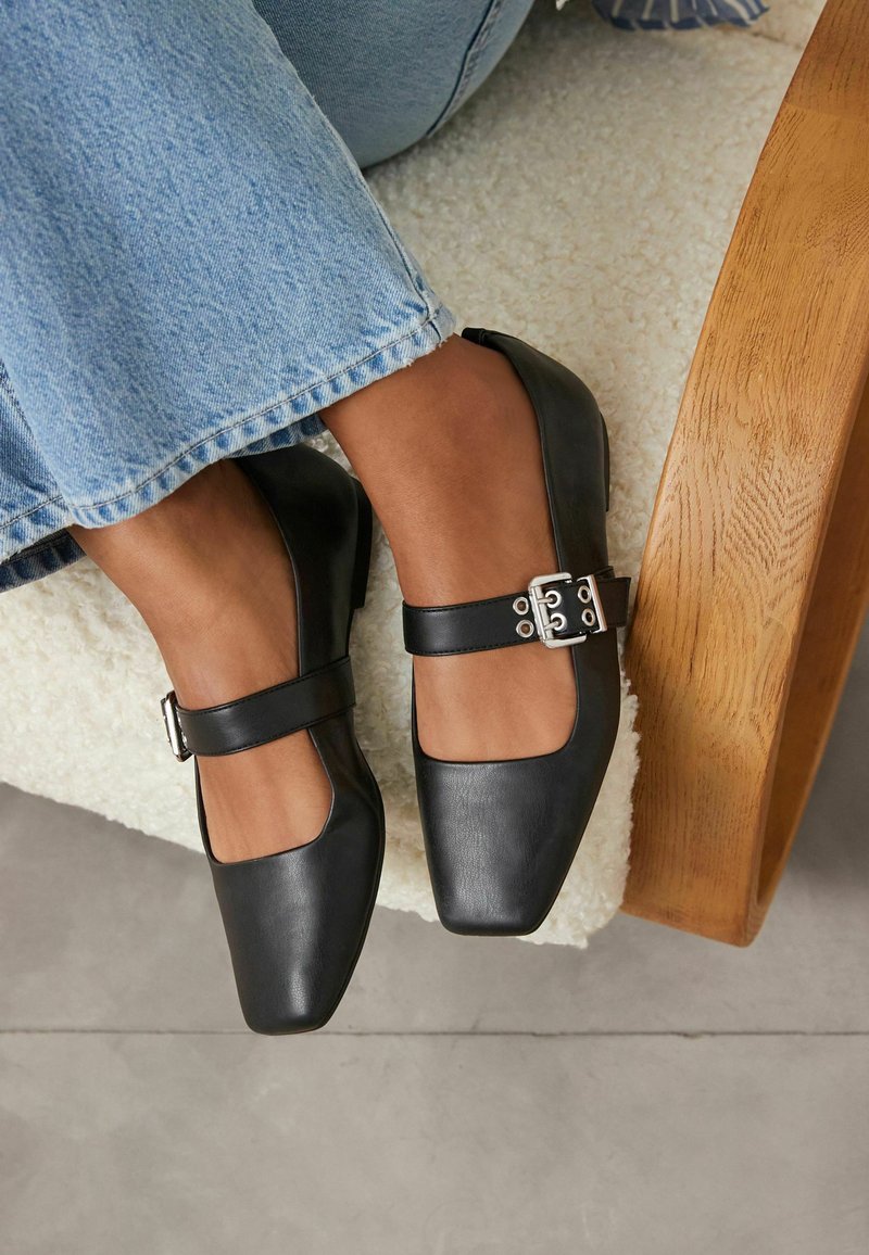 Next EYELET MARY JANE - Ballerine con cinturino - black