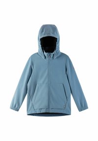 Kurtka softshell w jasnoniebieskim kolorze. Posiada kaptur, zamek z przodu i dwie boczne kieszenie. Gładka tekstura z elastycznymi mankietami i lekkim połyskiem.