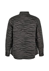 Langærmet skjorte i mørkegrå med et sort zebra-stribemønster. Har en klassisk krave og knapmanchetter. Fremstillet af en bomuldsblanding.