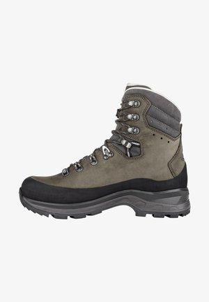 Wanderschuh aus grauem Wildleder und synthetischem Material, mit Metallösen, verstärkten Zehenkappen und strukturiertem Gummisohlen für Traktion.