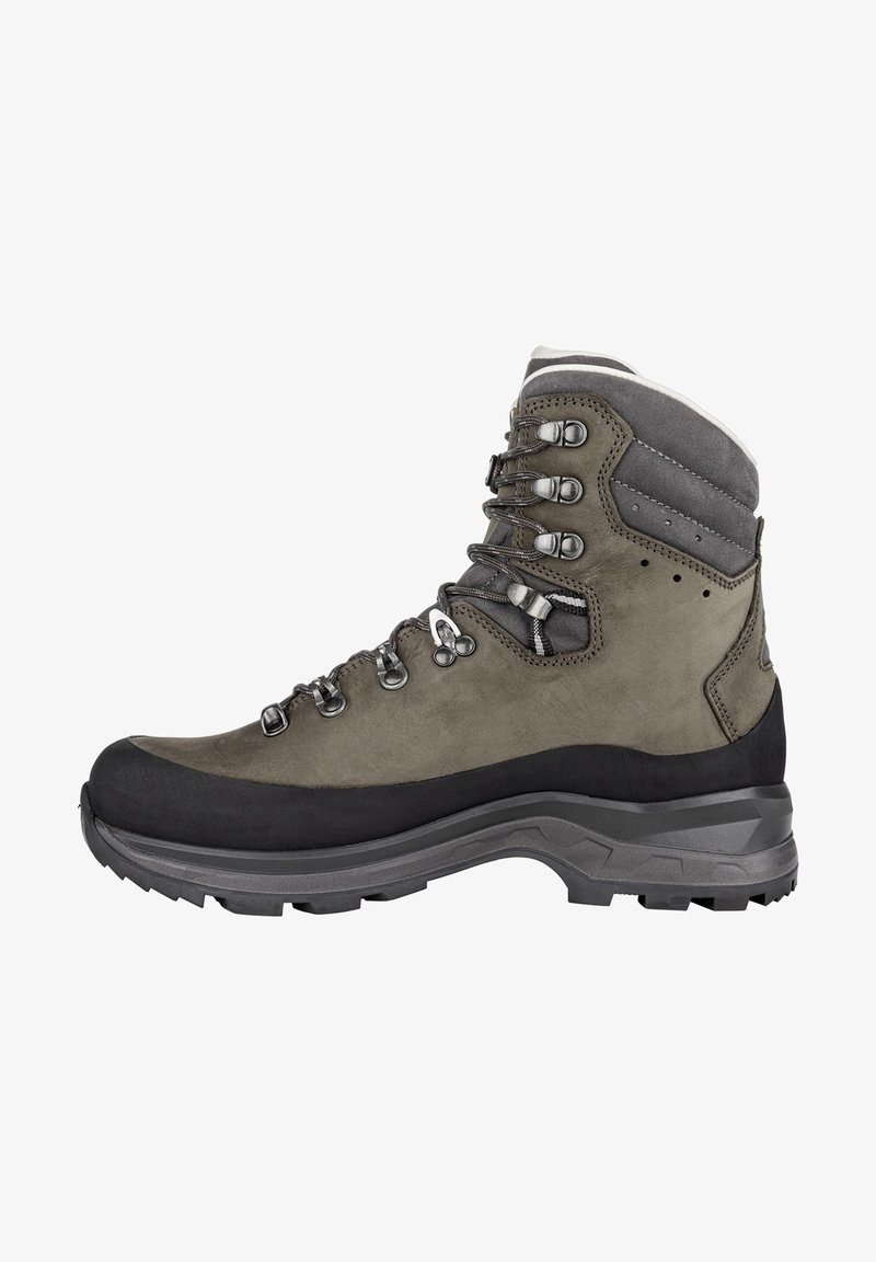 Wanderschuh aus grauem Wildleder und synthetischem Material, mit Metallösen, verstärkten Zehenkappen und strukturiertem Gummisohlen für Traktion.