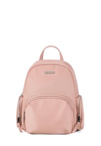 Zaino in nylon rosa con forma arrotondata, tasca anteriore con zip e scomparti laterali con zip. Presenta una maniglia superiore e dettagli in metallo argentato.