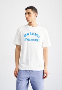 New Balance SPORTSWEAR GREATEST HITS RINGER - Camiseta estampada - sea salt