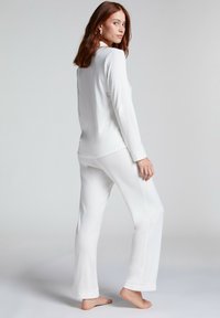 Hunkemöller ESSENTIAL LONG-SLEEVED - Pyjamashirt - white