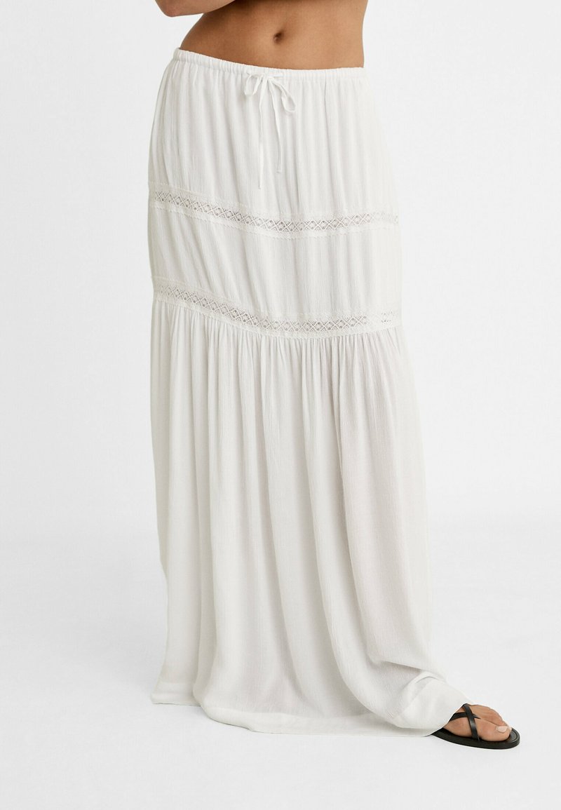 Stradivarius WITH LACE - Maxinederdele - white