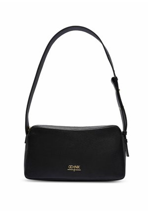 Czarna skórzana torebka na ramię z regulowanym paskiem i małym złotym logo marki na środku przodu, o prostokątnym kształcie z zaokrąglonymi krawędziami.