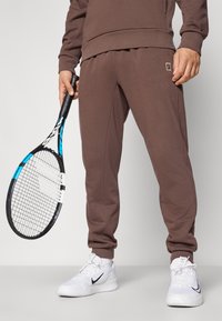 Nike Performance HERITAGE PANT - Trainingsbroek - baroque brown