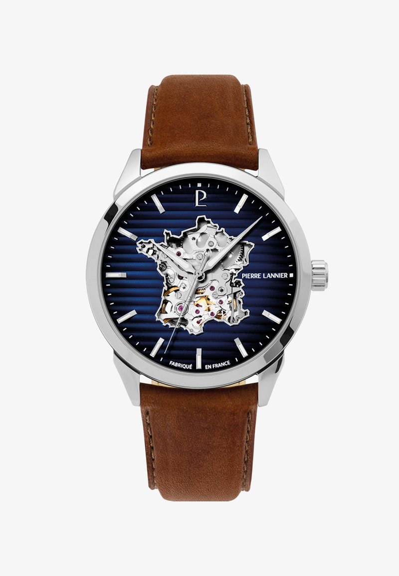 Orologio da polso da uomo con cinturino in pelle marrone, quadrante blu con ritaglio a forma di mappa della Francia che mostra gli ingranaggi dell'orologio, lancette e indicatori argentati.