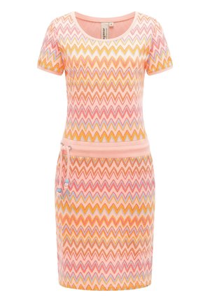 Kortærmet kjole med zigzag-mønster i pink, orange, gul og blå, med en pink taljebånd med snor og perle-detaljer.