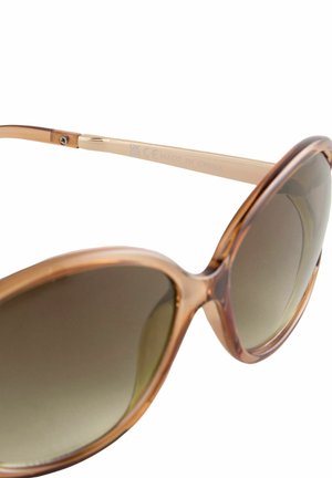 Übergroße Sonnenbrille mit einem braun-transparenten Rahmen und braunen Verlaufslinsen. Ausgestattet mit dünnen Bügeln, die mit einem silbernen Akzent versehen sind, der "Made in China" eingraviert hat.