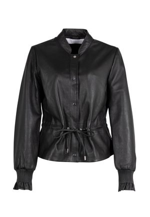 Veste en cuir noir avec fermeture à bouton-pression, taille à cordon de serrage et poignets côtelés. Présente une texture lisse et un design minimaliste.