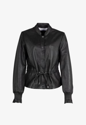 Veste en cuir noir avec fermeture à bouton-pression, taille à cordon de serrage et poignets côtelés. Présente une texture lisse et un design minimaliste.