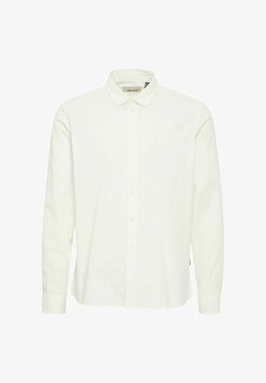 Balta medvilninė ilgomis rankovėmis marškiniai su mygtukų apykakle, priekiniais sagomis ir mygtukais ant rankovių; turi subtilų tekstūruotą paviršių.