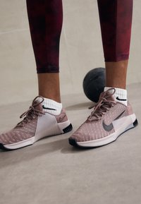 METCON 9 - Trainingsschoen - smokey mauve/black/platinum violet