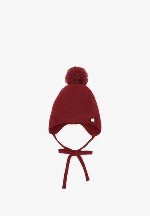 Cappello lavorato a maglia rosso con una parte superiore arrotondata, caratterizzato da un pompon, alette per le orecchie e legature regolabili. Tessuto morbido, piccolo logo dettagliato su un lato.
