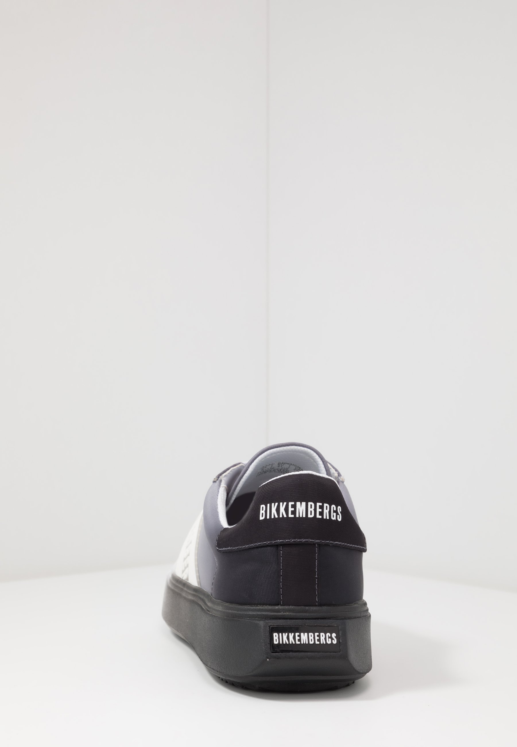 Bikkembergs CESAN Joggesko whiteblack Zalando.no Bikkembergs ENRICUS Joggesko blackwhite Zalando.no