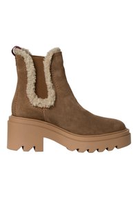 Braune Wildleder-Ankle Boots mit plüschigem, cremefarbenem Kunstfellbesatz, chunky beigen Plateau-Sohlen und elastischen Seitenpaneelen für einfaches Anziehen.