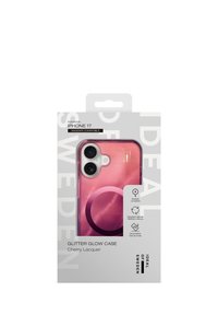 Blank kirsebærlakkert iPhone 17-deksel med utsparing for dobbeltkamera, kompatibelt med MagSafe, falltestet og laget av resirkulerte materialer i emballasje for detaljhandel.