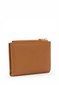 Tarnfarbenes Lederportemonnaie mit strukturierter Oberfläche, Reißverschlussfach oben und einem faltbaren Design. Kompakte Form, betonte Nahtdetails.