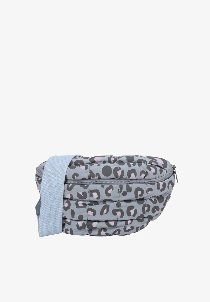 Borsa trapuntata con stampa leopardata grigia, con dettagli neri e rosa, dotata di una tracolla azzurra. Chiusura con zip sulla parte superiore.