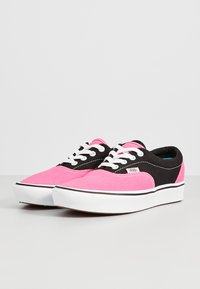 Vans UA COMFYCUSH ERA - Tossud - carmine rose/bl