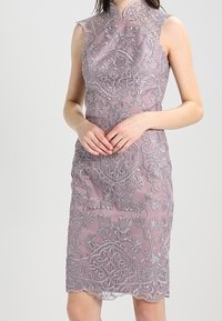 Chi Chi London Juhlamekko - light pink