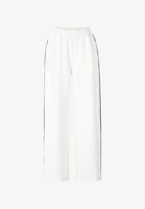 Pantaloni bianchi a gamba larga con vita elasticizzata e strisce nere sui lati. Tessuto morbido con una vestibilità rilassata lungo le gambe.