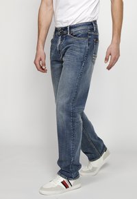 Koroshi COMFORT FIT - Straight leg jeans - azul cl light blue