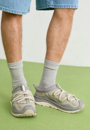 ORA PRIMO UNISEX - Slip-ons - farro/iron ore