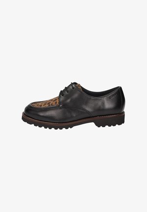 Zwarte leren schoenen met een panterprintpunt; low-profile ontwerp; gestructureerde bovenkant; rubberen zool met profiel voor grip; vetersluiting.