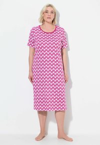 Camicetta da notte rosa a maniche corte con motivo a conchiglia, scollatura rotonda e lunghezza fino al ginocchio, realizzata in morbido cotone.