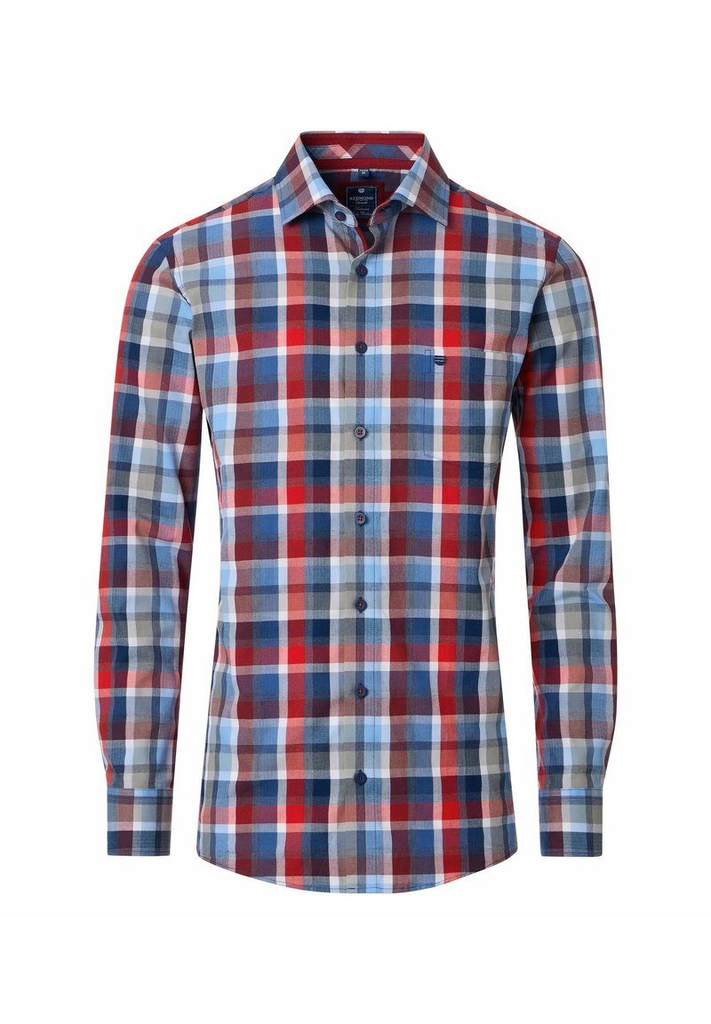 Herren Langarm-Hemd mit Knopfleiste im rot-blau-weißen und grauen Karomuster und einer Brusttasche auf weißem Hintergrund.