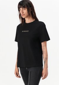 Pinko STREPITOSO LOGO STRASS EASY - T-shirt print - nero limousine