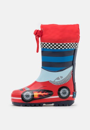 Botte de pluie rouge en caoutchouc avec un design à rayures bleues et noires, arborant un graphique de voiture de course, des accents de flamme, et un haut à cordon.