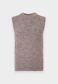 Barna, ujjatlan pulóver puha textúrával, magas nyakkal és kis díszgombokkal a vállán. Egyszerű és testhezálló kialakítás.