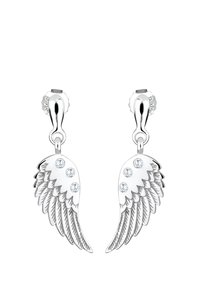 Boucles d'oreilles en argent en forme d'ailes, présentant des détails de plumes gravés et trois cristaux transparents ronds sur chaque aile pour une touche d'éclat supplémentaire.