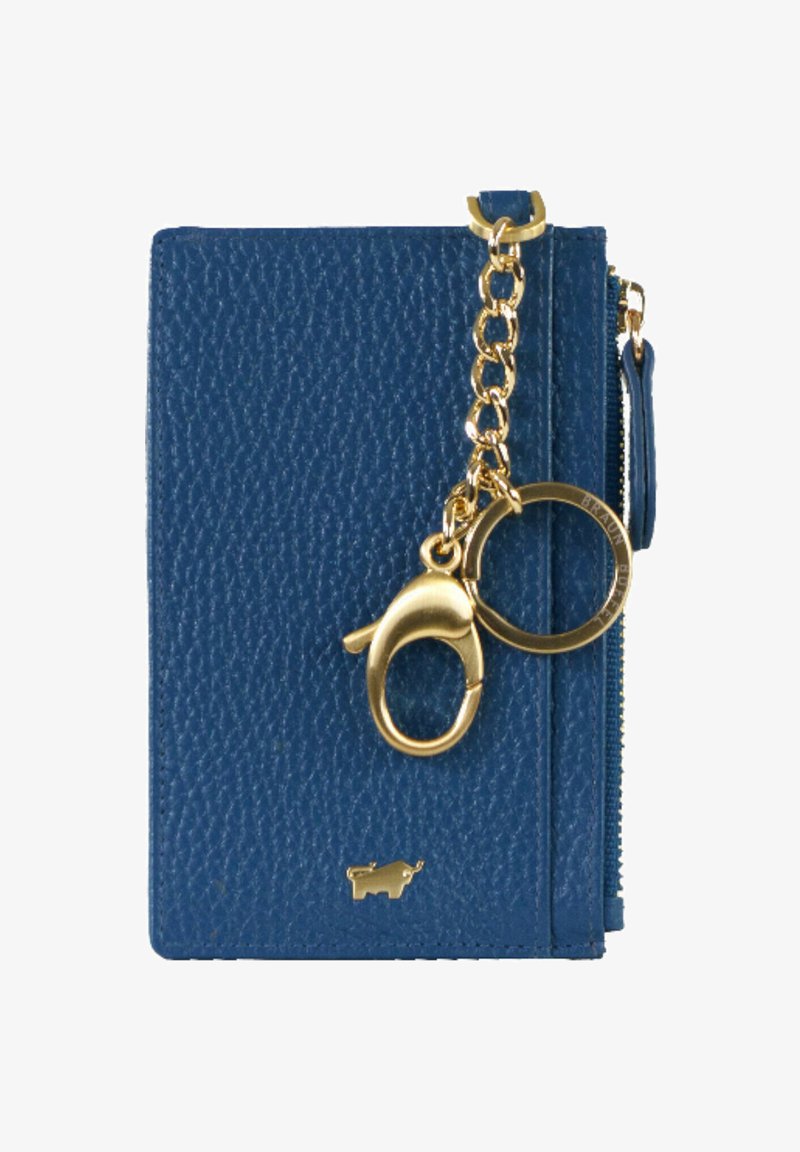 Portafoglio in pelle blu texturizzata con hardware dorato, dotato di attacco a catena e anello portachiavi, chiusura con zip. Piccolo logo in rilievo sul fronte.