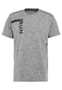 T-shirt sportivo grigio con una trama melangiata, con la scritta "RUN" stampata in bold nero sul lato sinistro anteriore e un collo a giro.