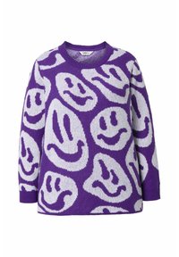 Paarse en grijze gebreide trui met een smiley gezicht patroon, ronde halslijn en lange mouwen met ribbelboorden.