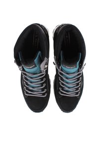 Czarne zamszowe buty do wędrówki z turkusowymi akcentami, szarymi sznurówkami i wyściełanym kołnierzem. Posiadają teksturowaną podeszwę i logo na języku.